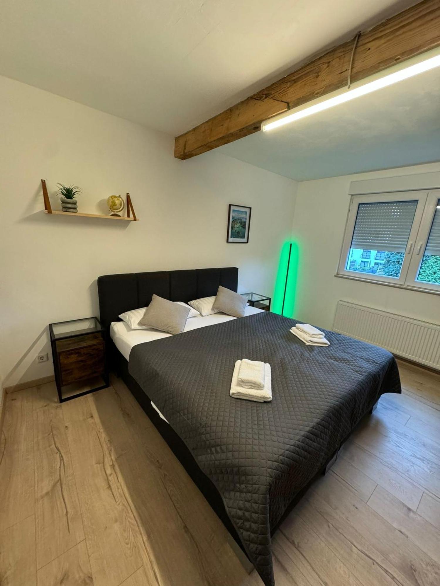 Schoene Ruhige Wohnung In Anliegerstrasse エッセン エクステリア 写真